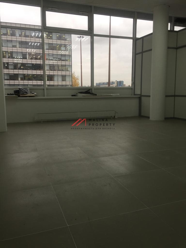 Аренда торгового помещения в БЦ "Порт Плаза"