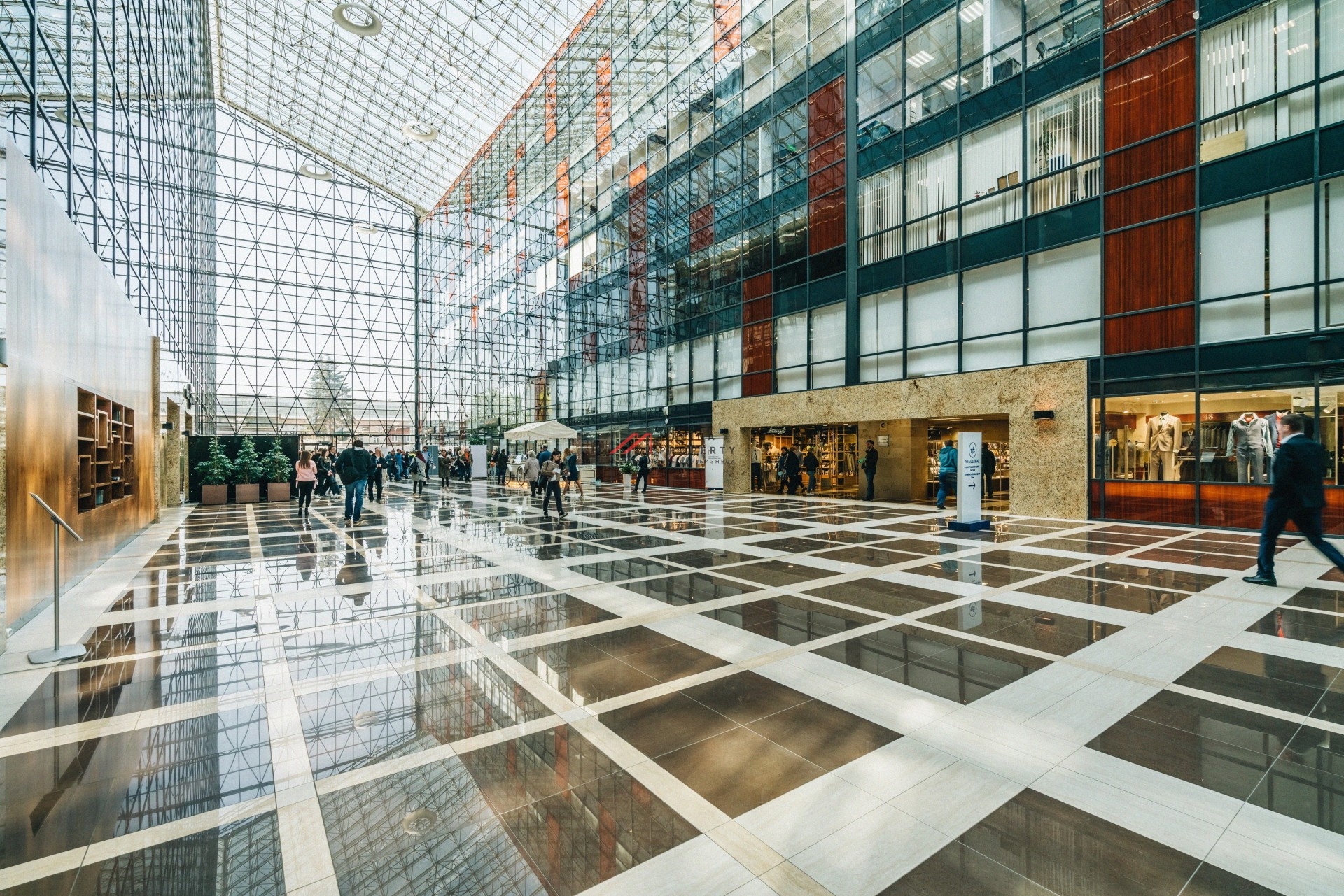 Аренда торгового помещения в бизнес-центре "Сириус Парк"