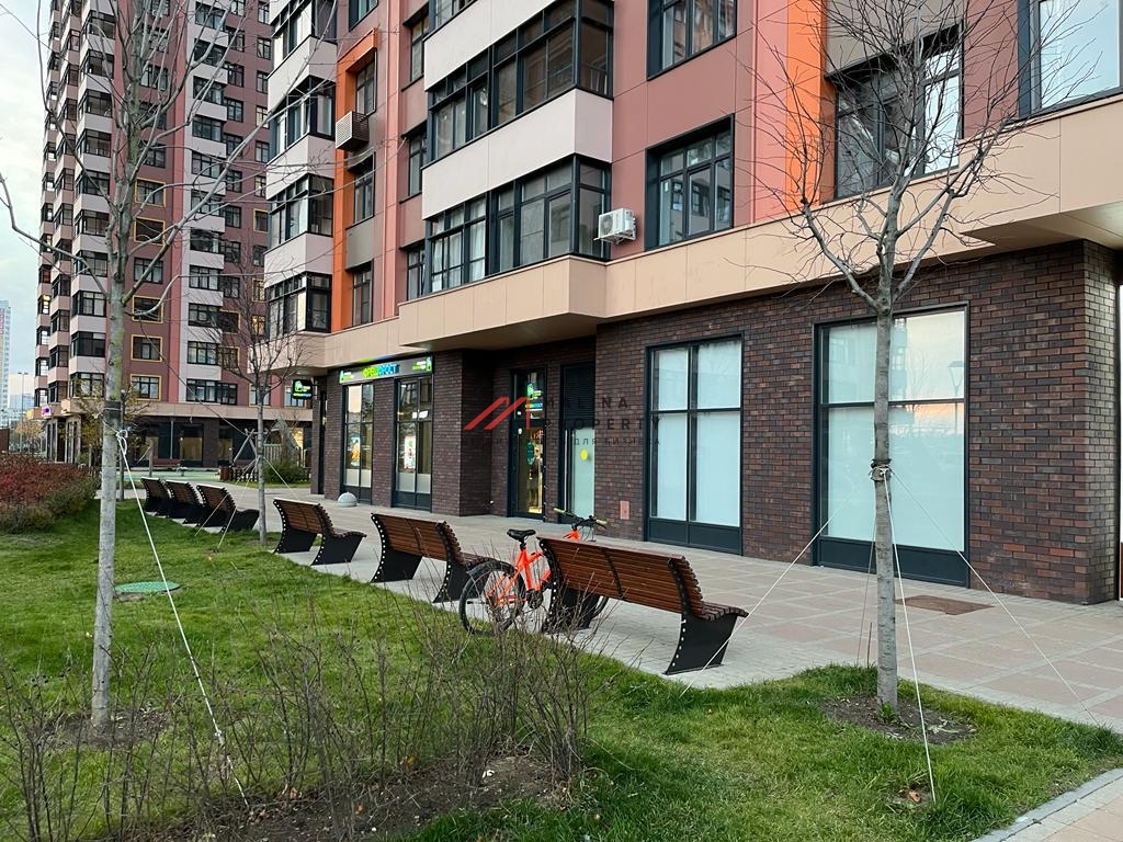 Продажа помещения с арендатором "Красное белое"