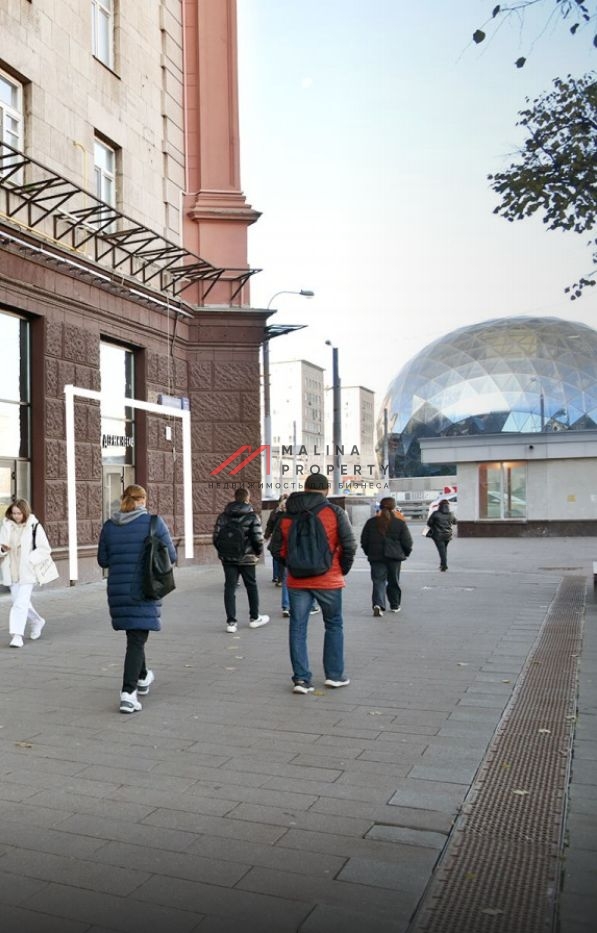 Продажа помещения с арендатором магазин "Кроссовки без правил"