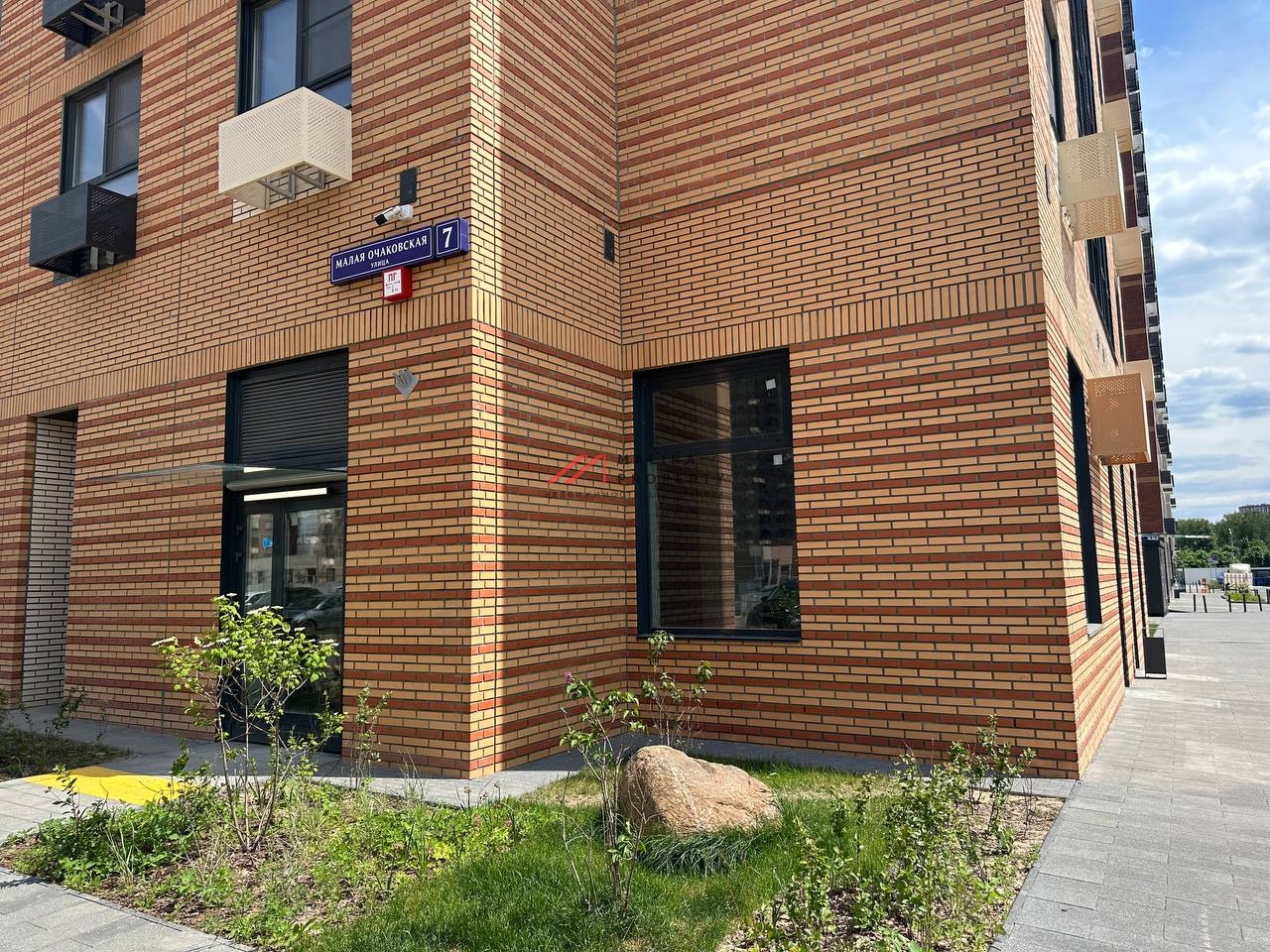 Продажа торгового помещения с арендатором Красное и Белое 