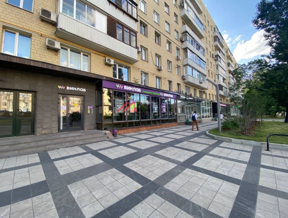 Продажа помещения с алкомаркетом Винлаб на Ленинградском шоссе