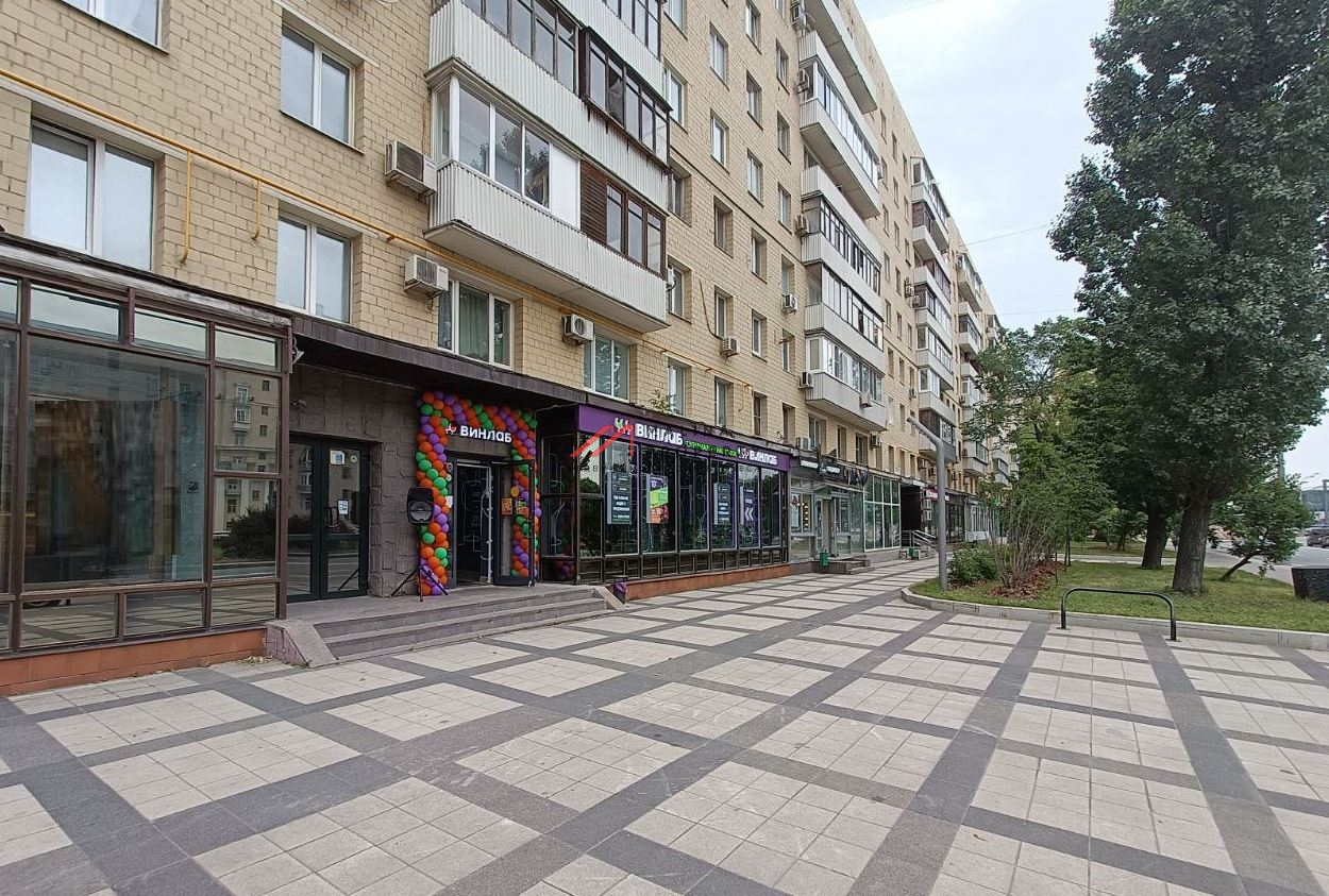 Продажа помещения с алкомаркетом Винлаб на Ленинградском шоссе