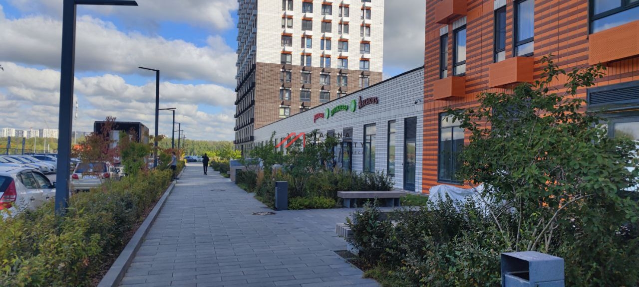 Продажа торгового помещения в ЖК Бунинские луга