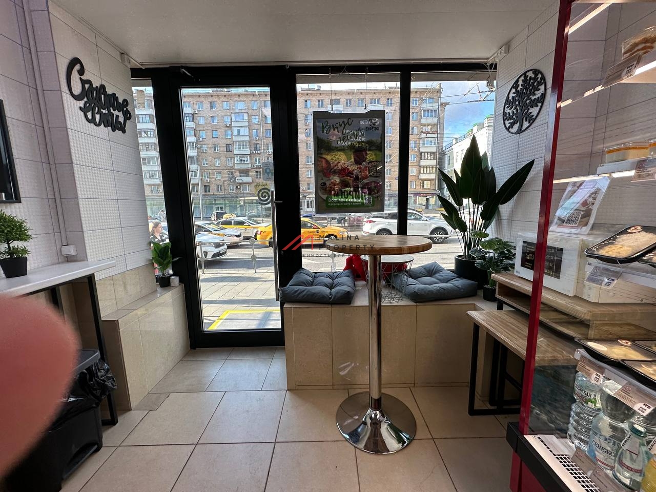 Продажа помещения с арендаторами рядом с метро Красносельская