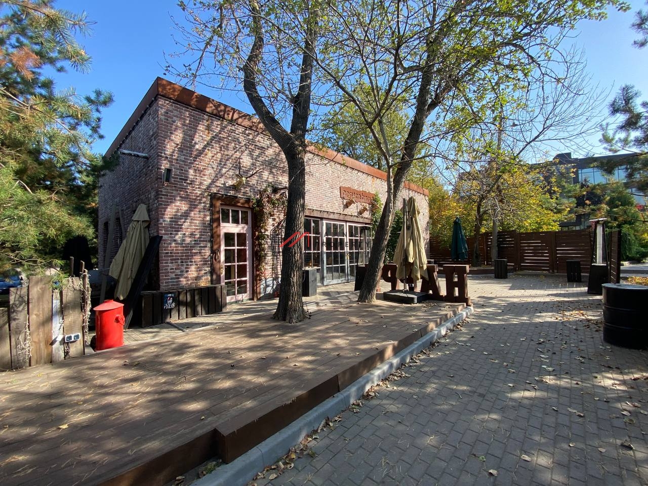 Продажа здания с арендатором на территории делового квартала