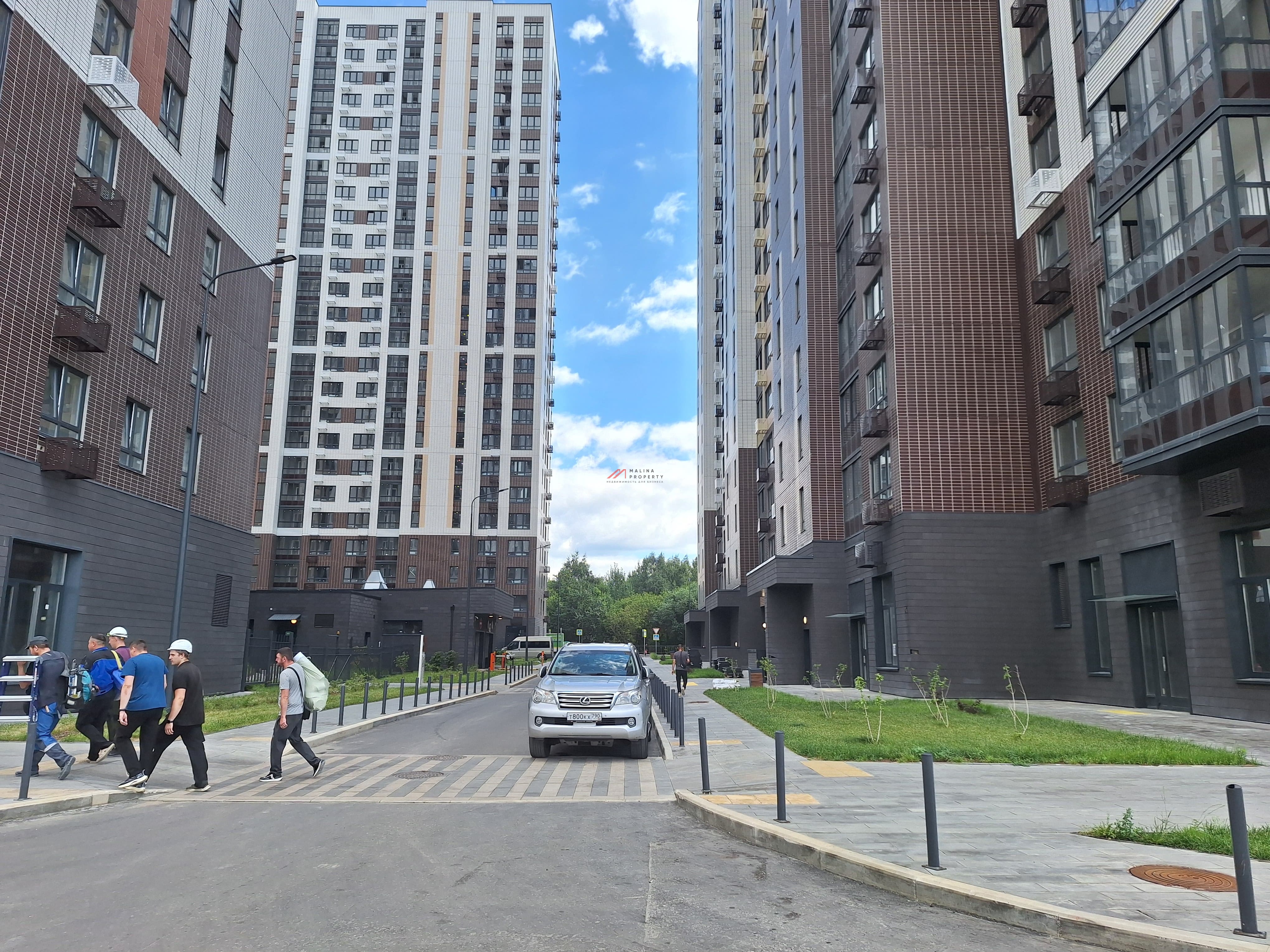 Продажа помещения с арендатором магазин "Около" в ЖК " Лермонтовский" 