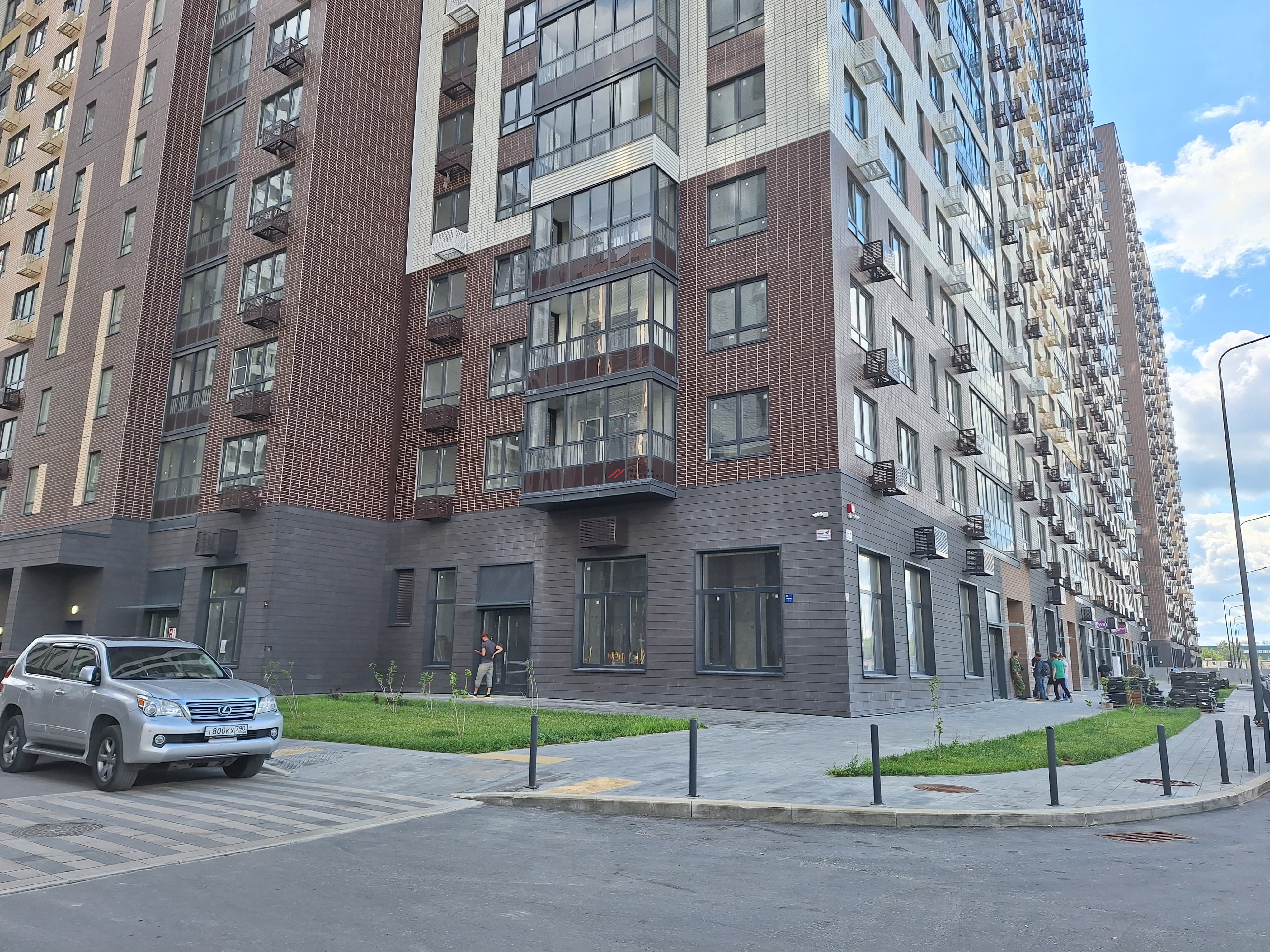 Продажа помещения с арендатором магазин "Около" в ЖК " Лермонтовский" 