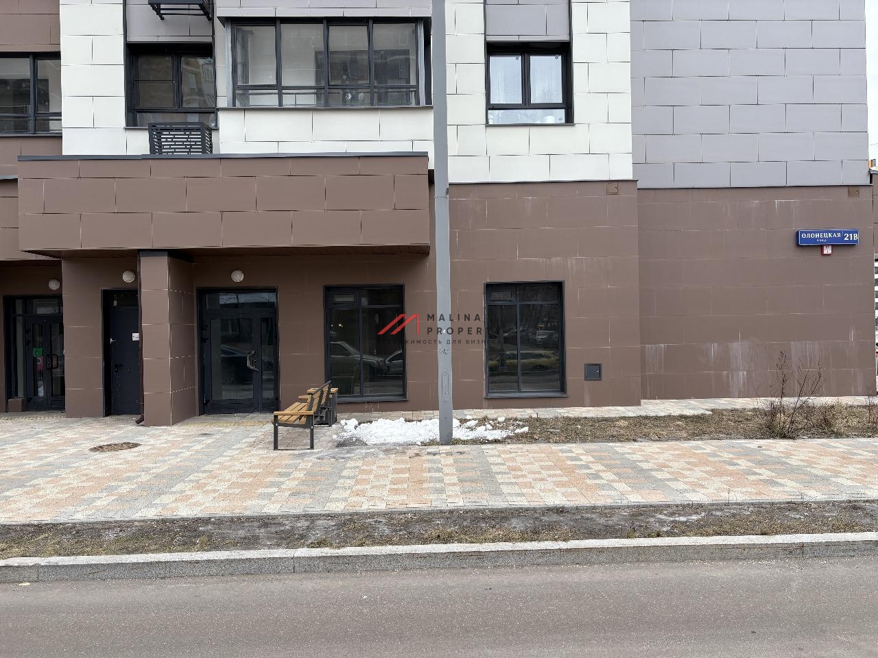 Аренда углового помещения в новом жилом доме