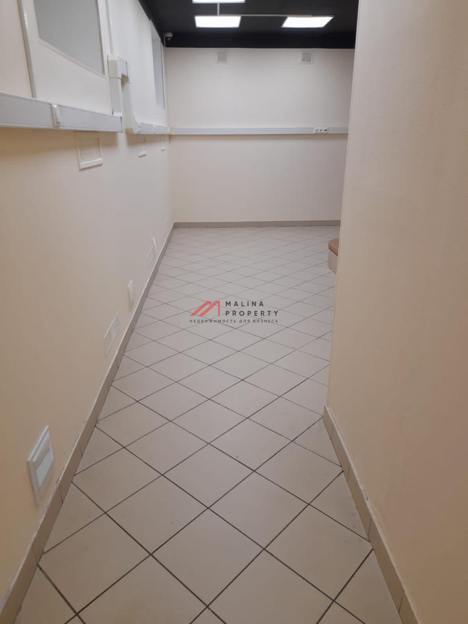 Продажа нежилого помещения с арендаторами