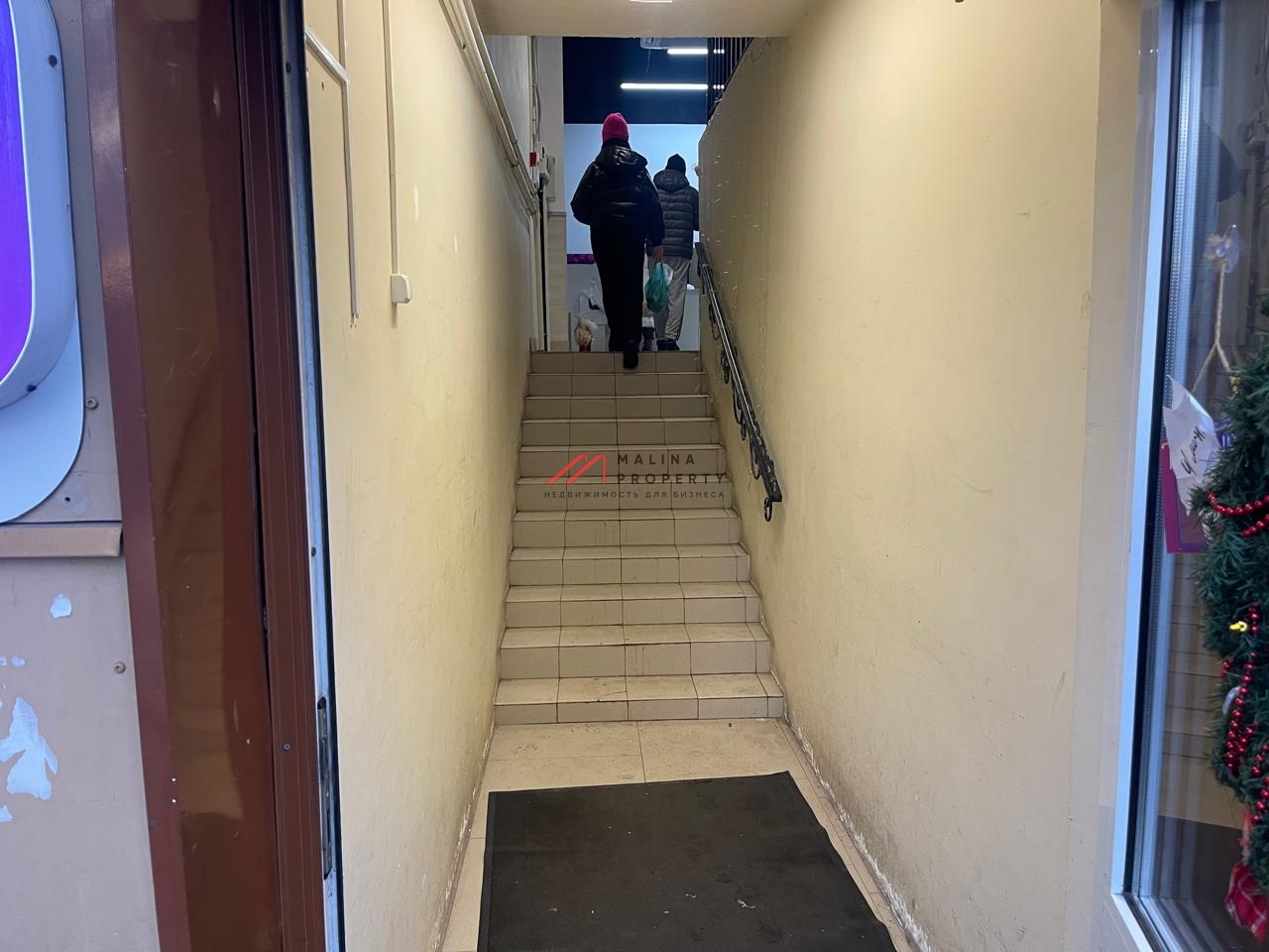 Продажа помещения с арендаторами возле метро