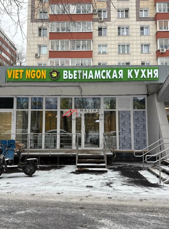 Продажа торгового помещения с арендаторами на Водном стадионе