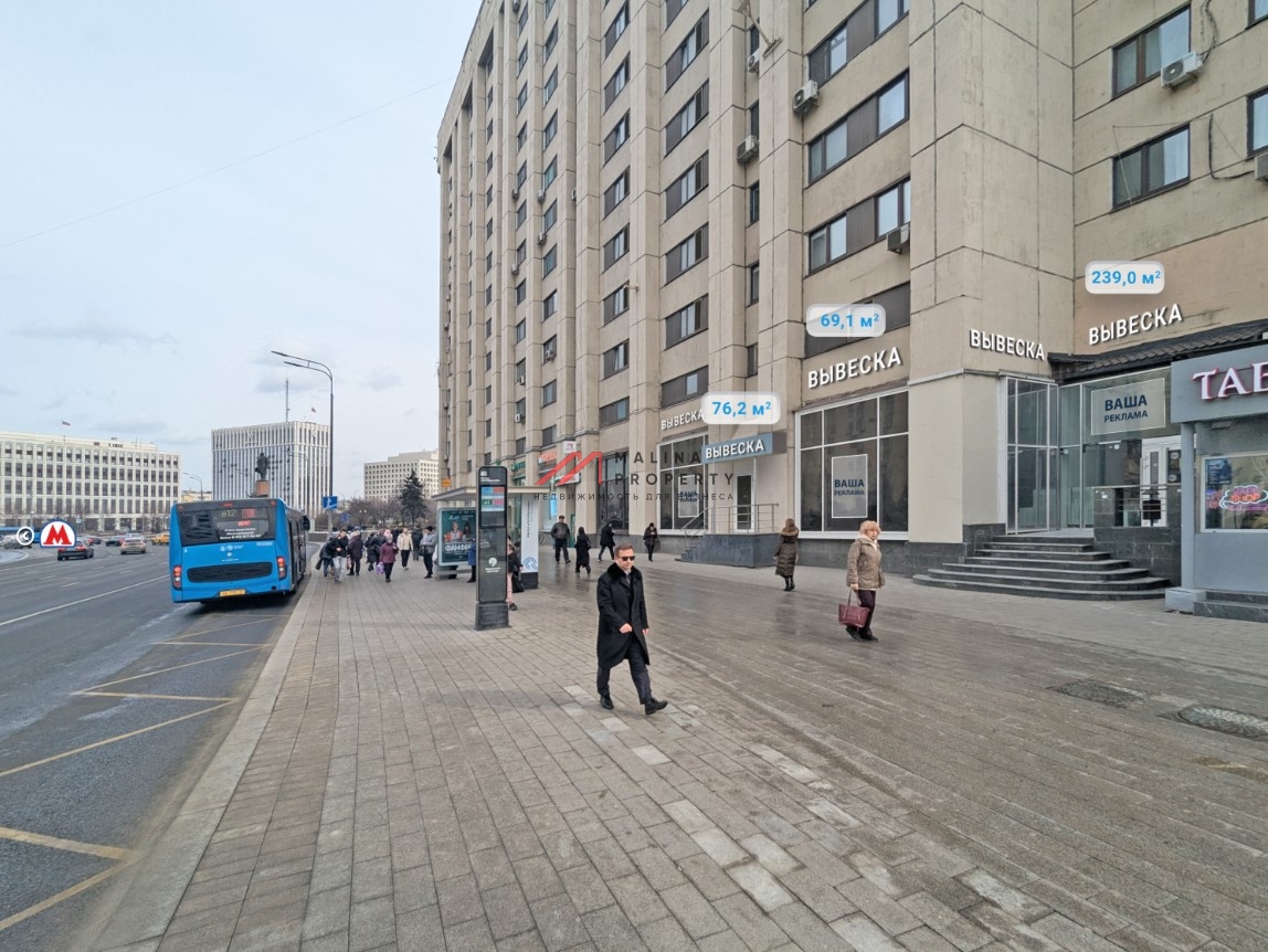 Продажа торгового помещения у метро Октябрьская 