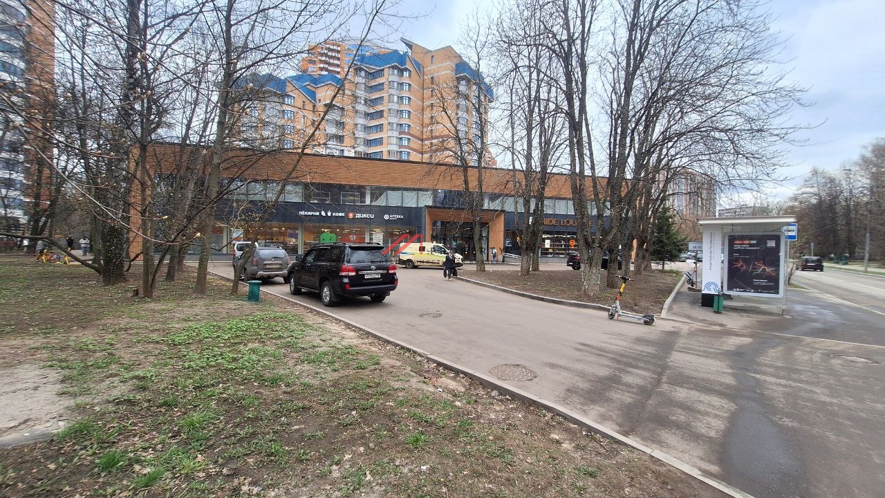 Продажа двух торговых зданий с арендаторами 