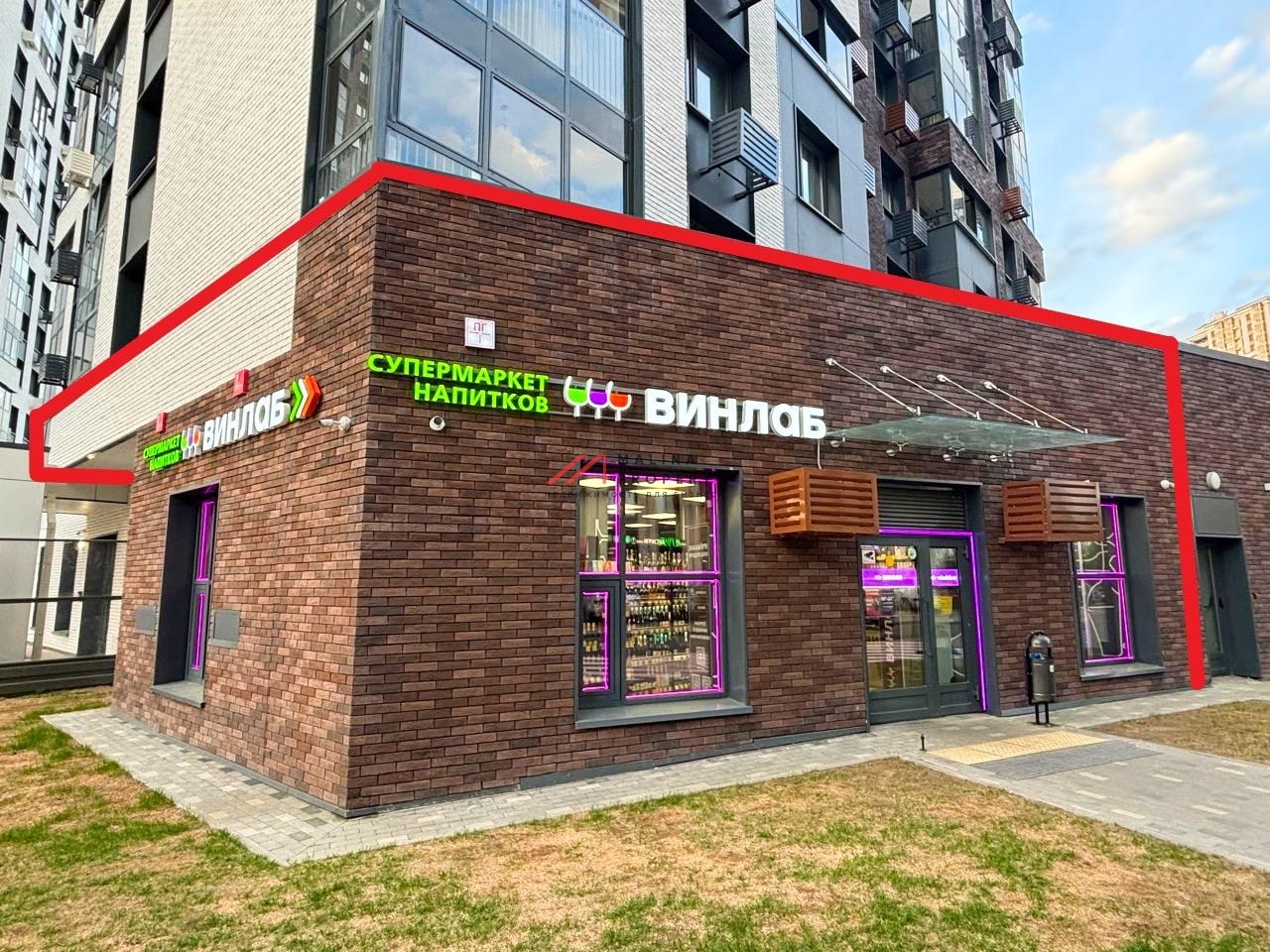 Продажа помещения с арендатором Винлаб