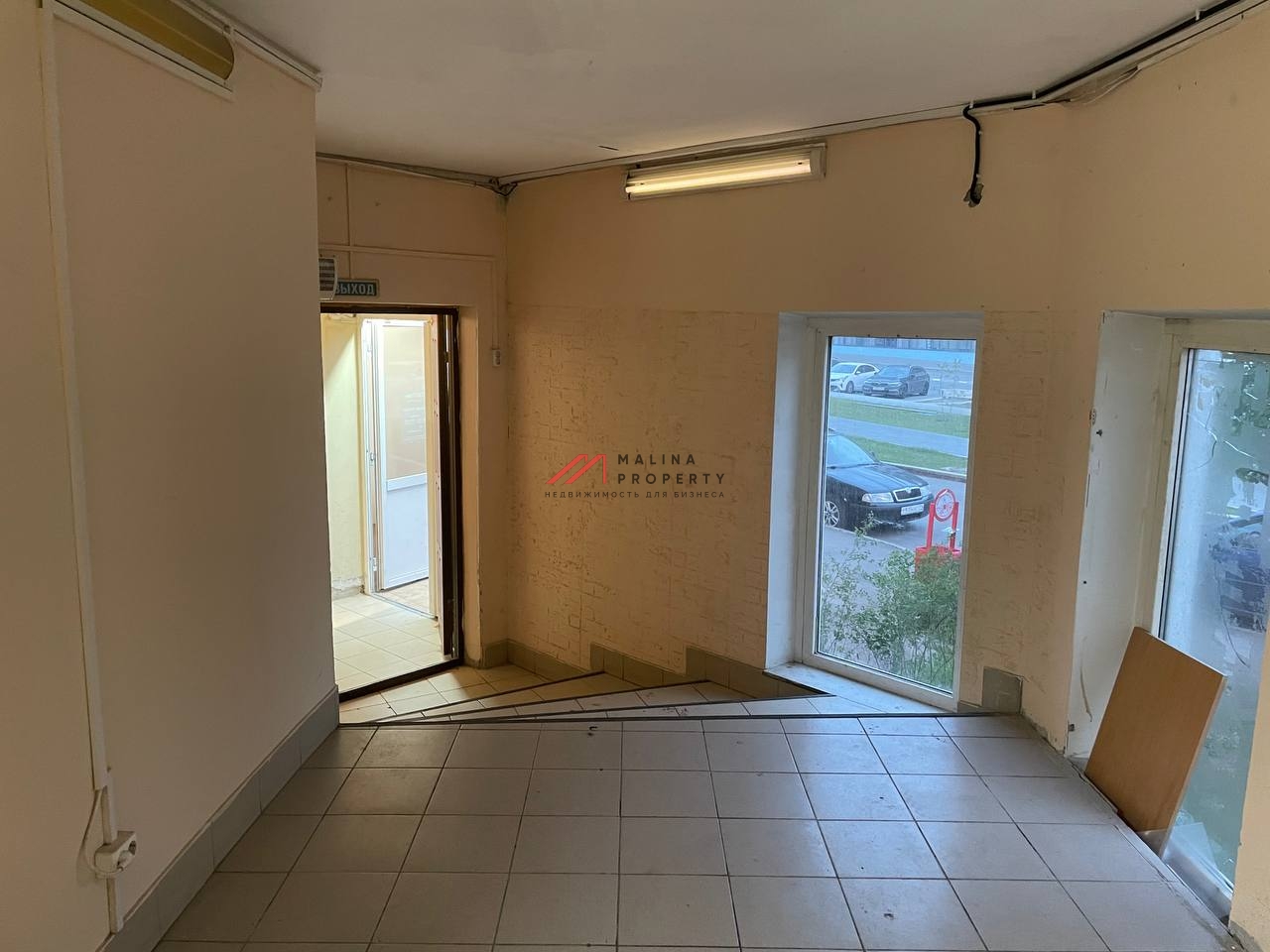 Продажа помещения с арендатором Красное и Белое