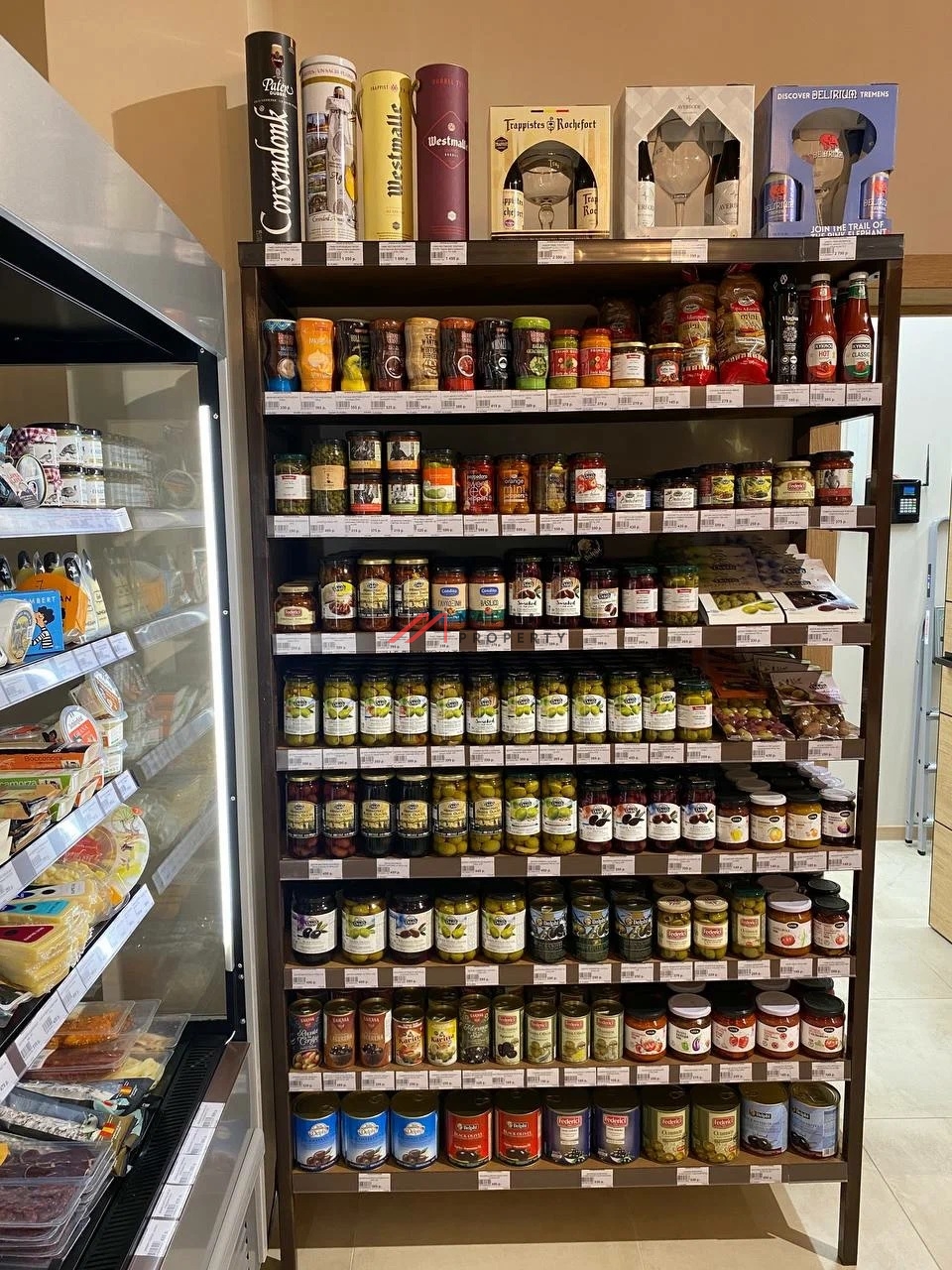 Продажа торгового помещения с арендатором Винотека 