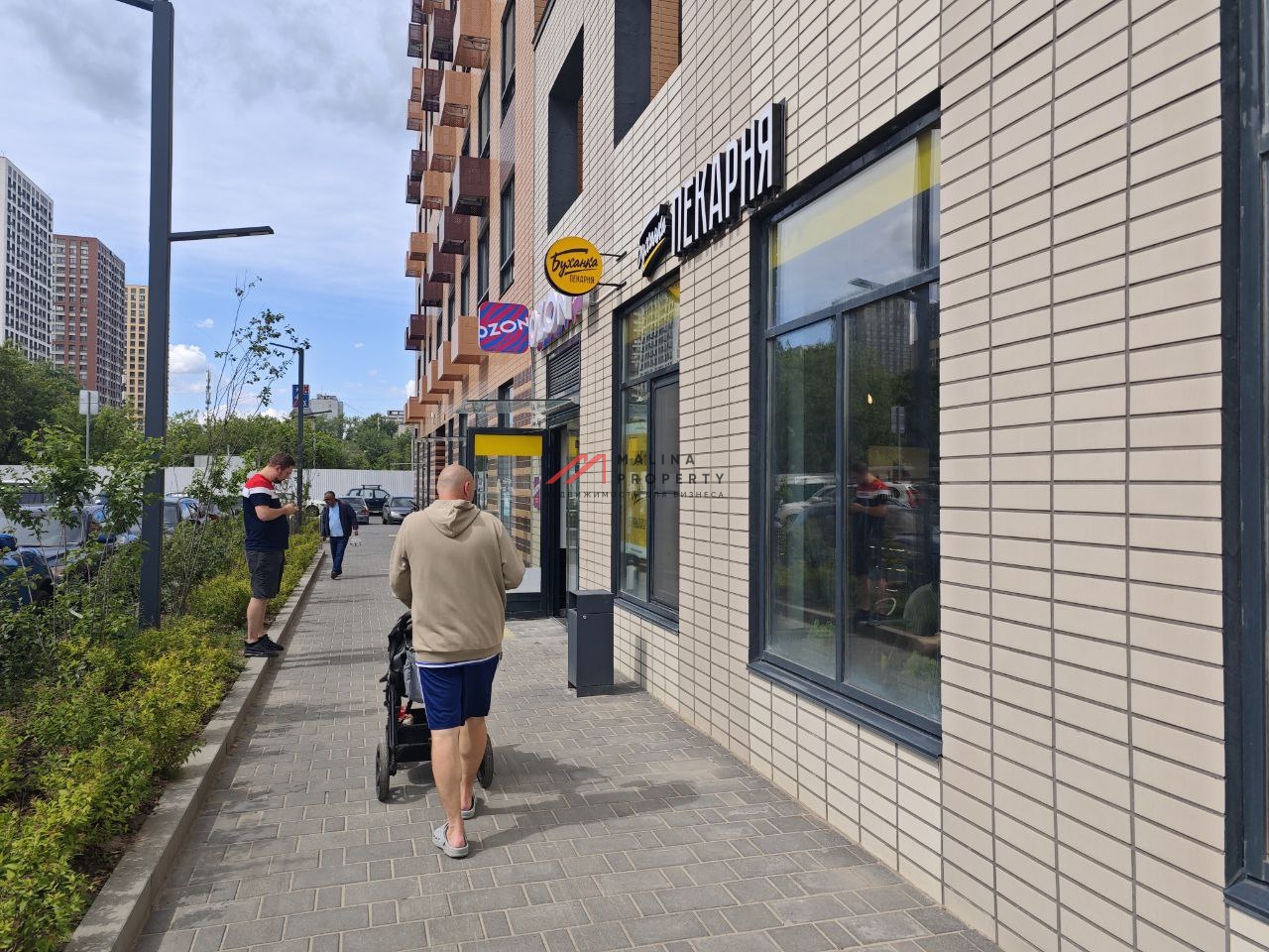 Продажа торгового помещения с пекарней Буханка и Озоном