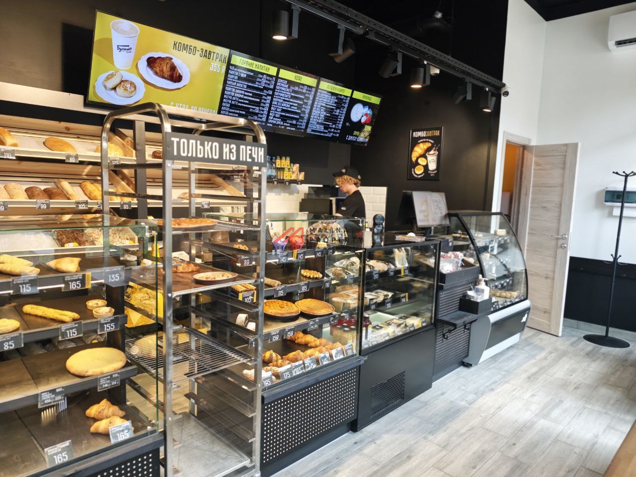 Продажа торгового помещения с пекарней Буханка и Озоном