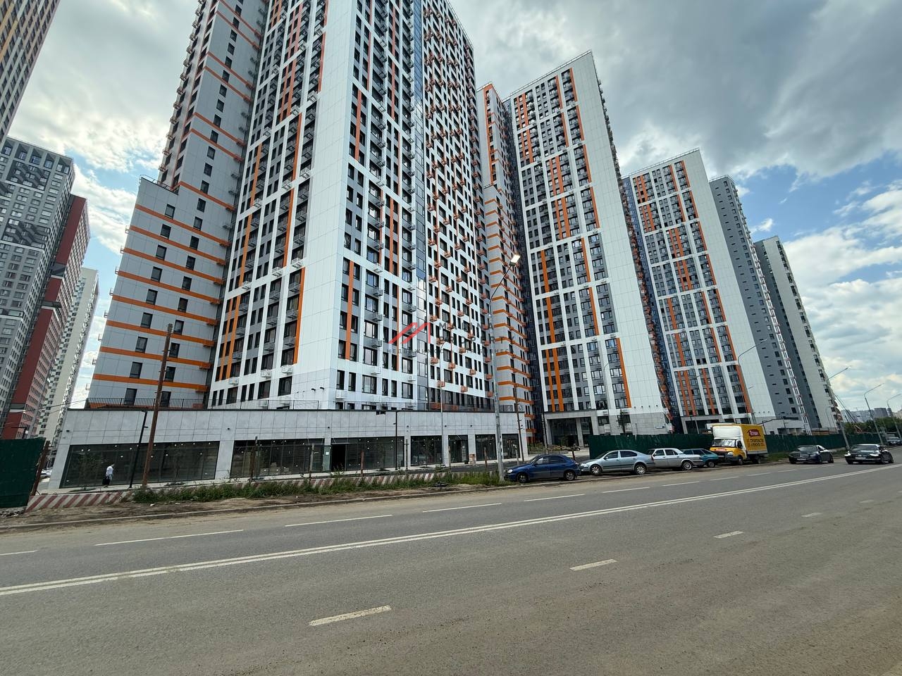 Продажа торгового помещения в ЖК "Спутник"