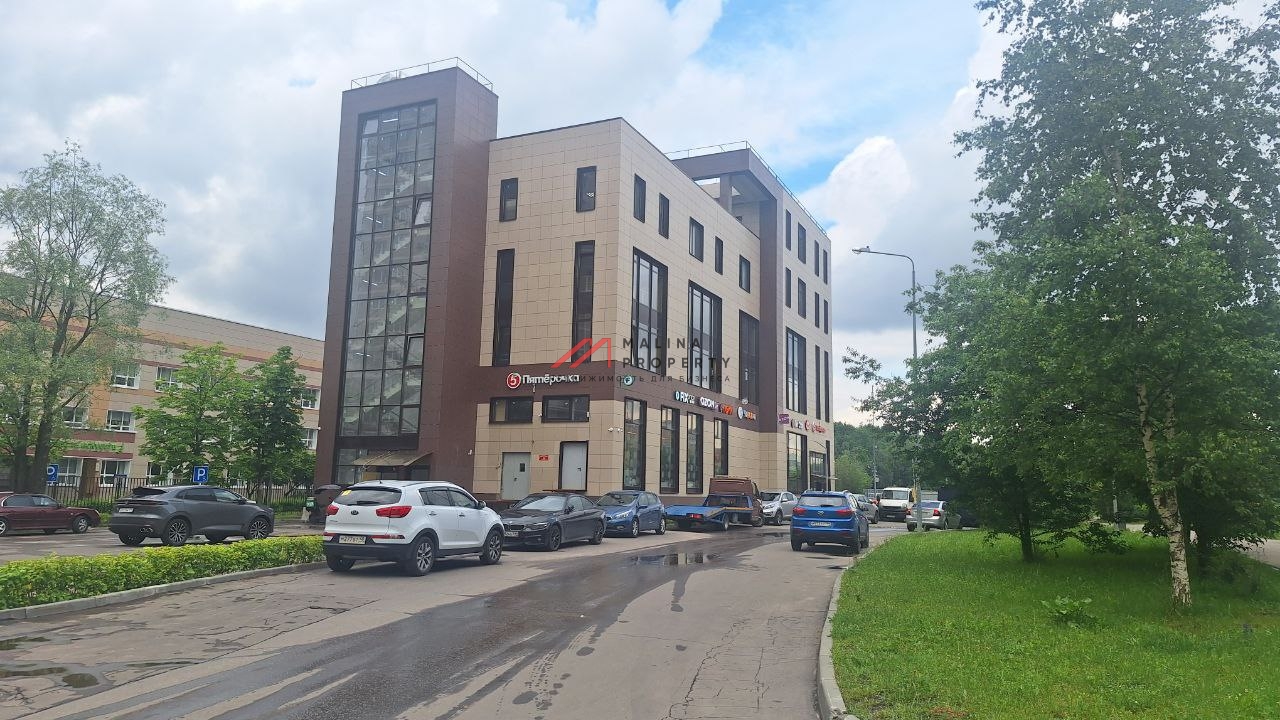 Продажа торгового здания с арендаторами в районе Тропарево 