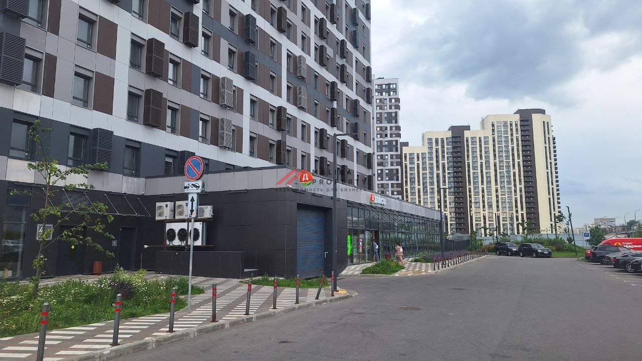 Продажа помещения с арендатором Дикси у метро Спартак