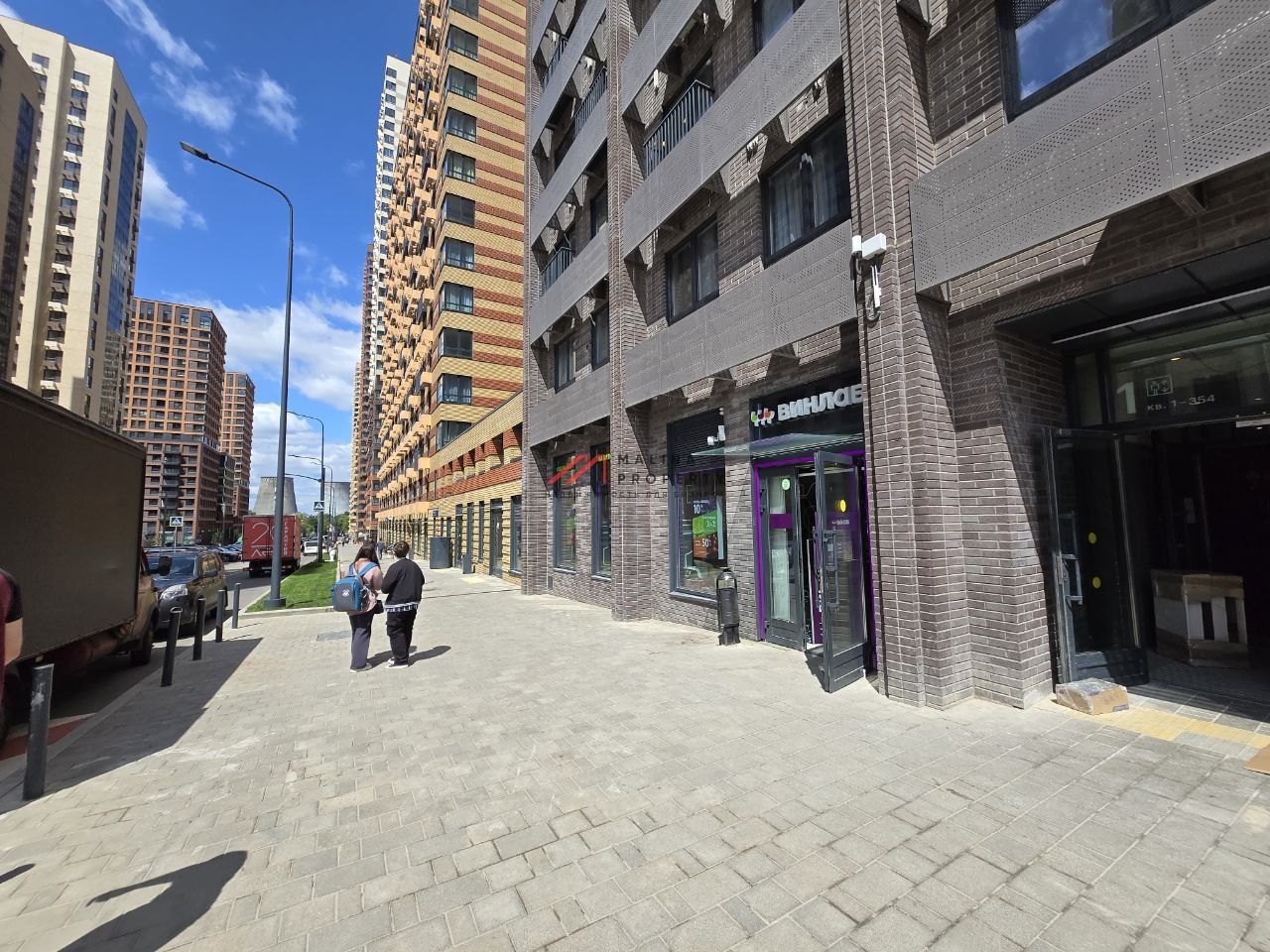 Продажа помещения с магазином Винлаб 