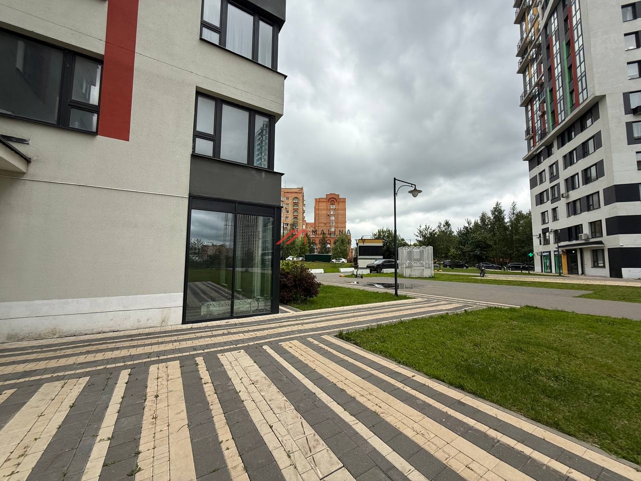 Продажа  помещения в центре жилого комплекса