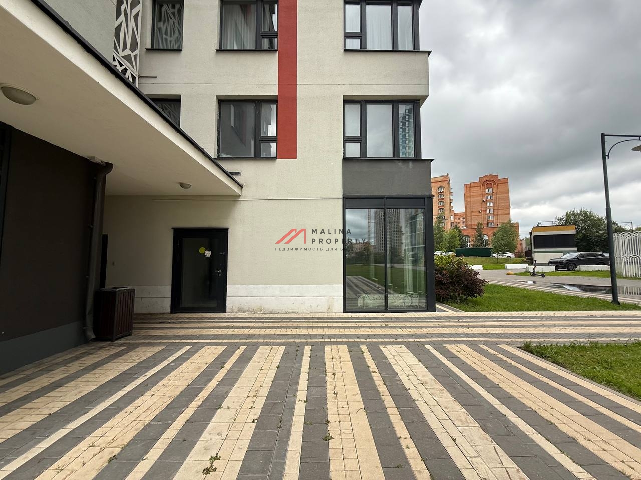 Продажа  помещения в центре жилого комплекса