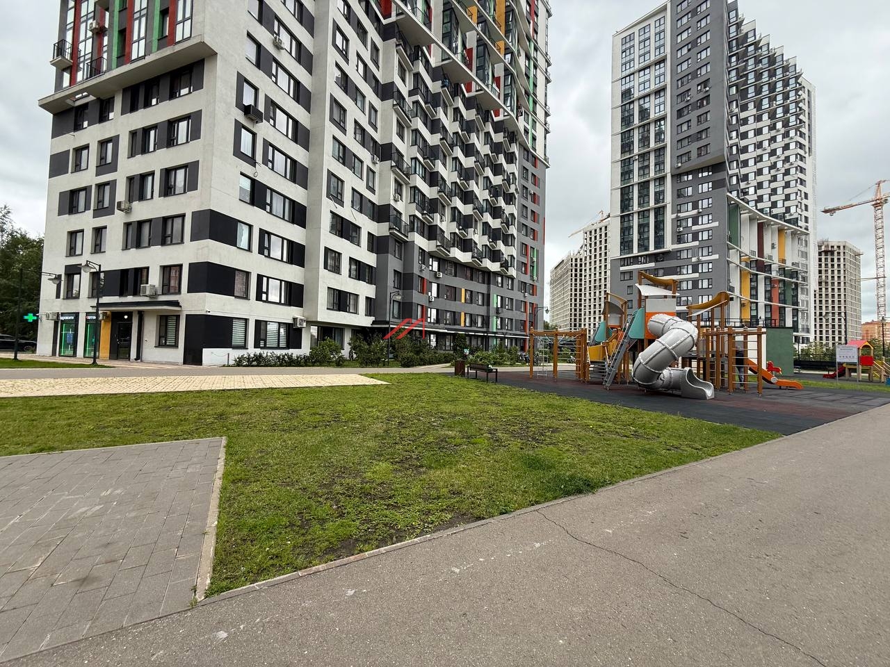 Продажа  помещения в центре жилого комплекса