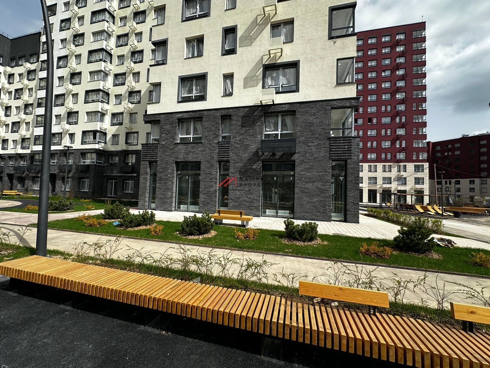 Продажа торгового помещения в ЖК "Новые Ватутинки, мкр. Центральный"