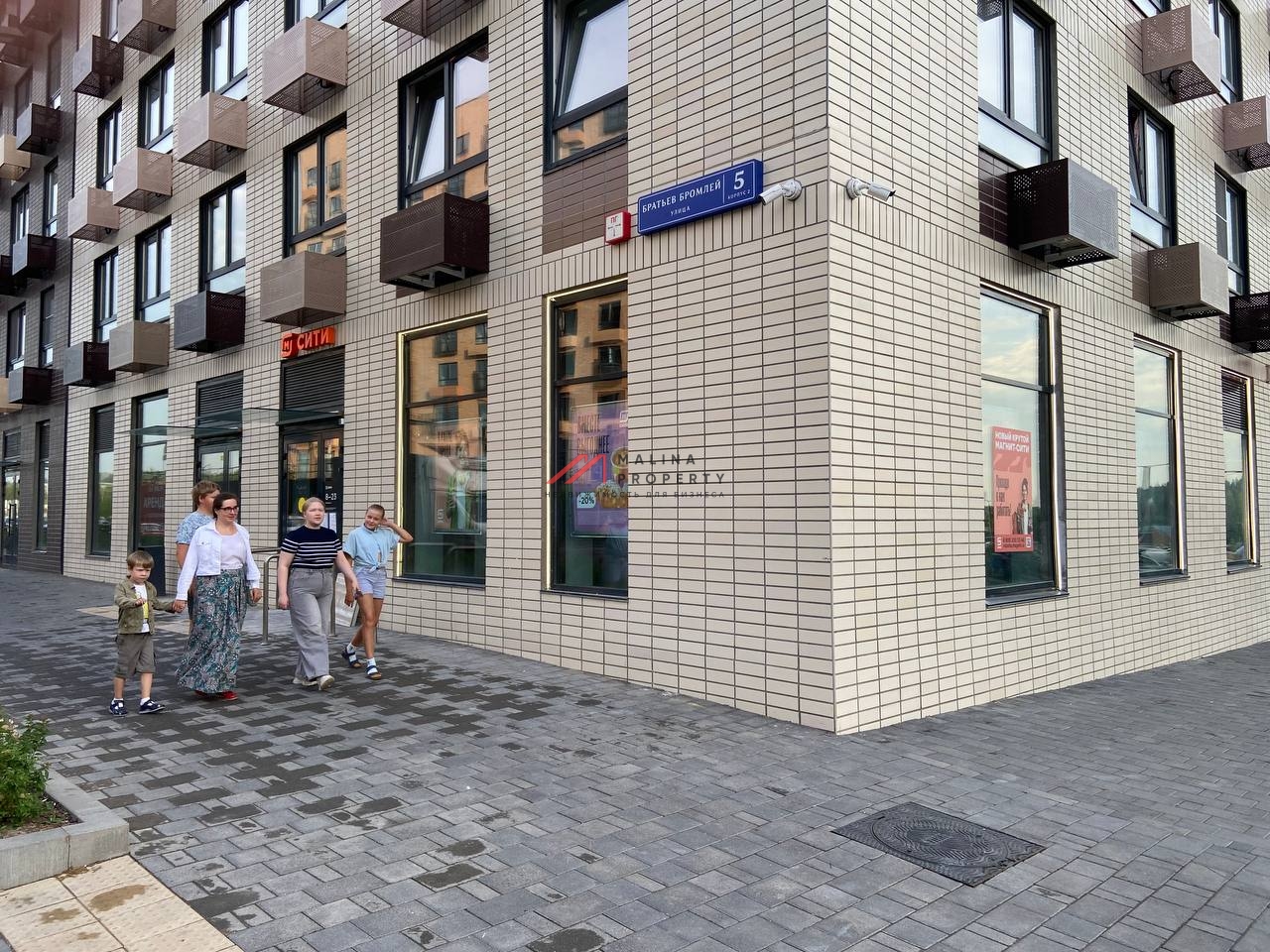 Продажа помещения с "Магнитом" на 1-й линии ЖК