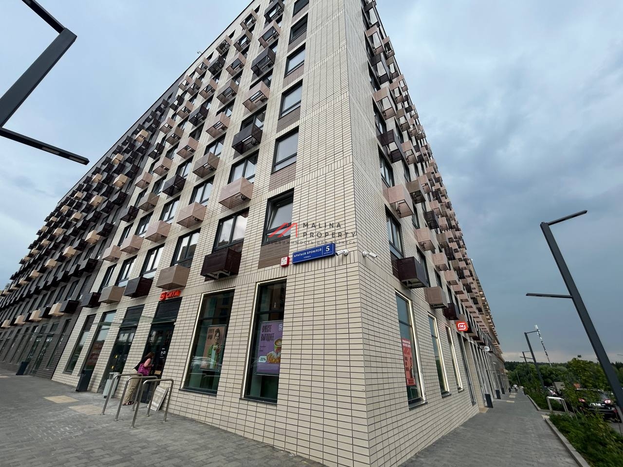 Продажа помещения с "Магнитом" на 1-й линии ЖК