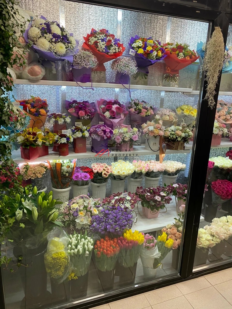 Продажа помещения с арендатором салон цветов