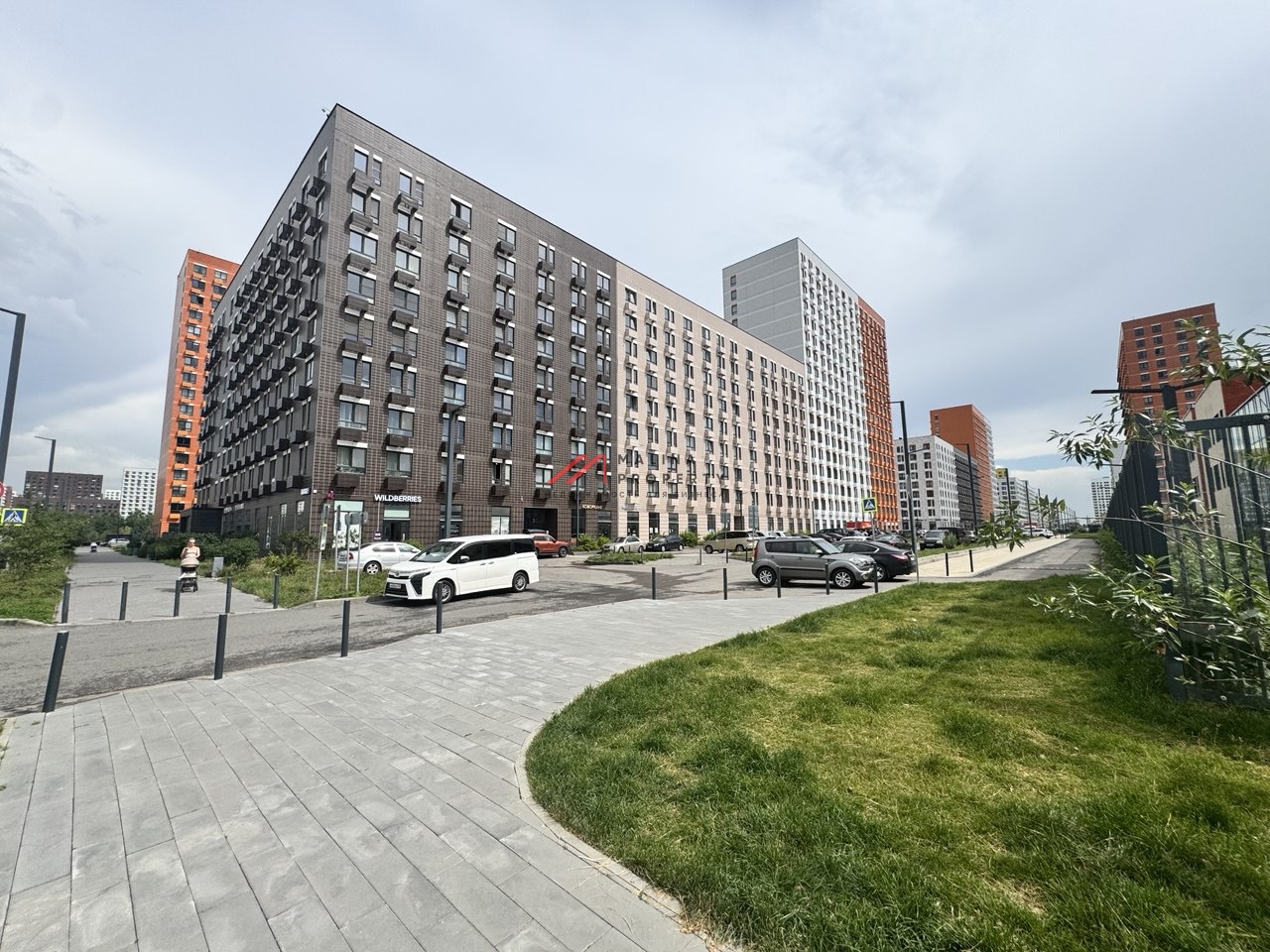 Продажа торгового помещения в ЖК "Бунинские луга" 