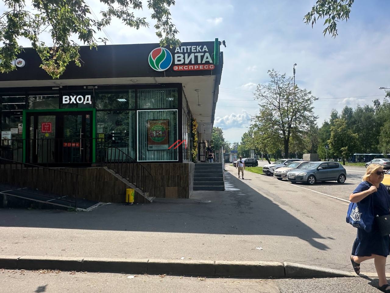 Продажа торгового помещения с арендатором аптека Вита