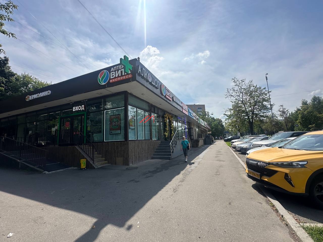 Продажа торгового помещения с арендатором аптека Вита