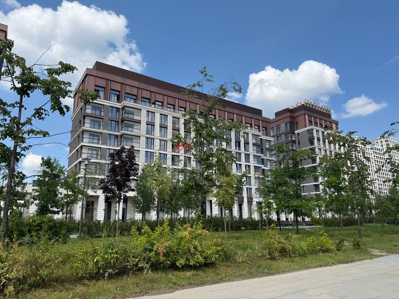 Аренда торгового помещения в жилом комплексе "Остров"