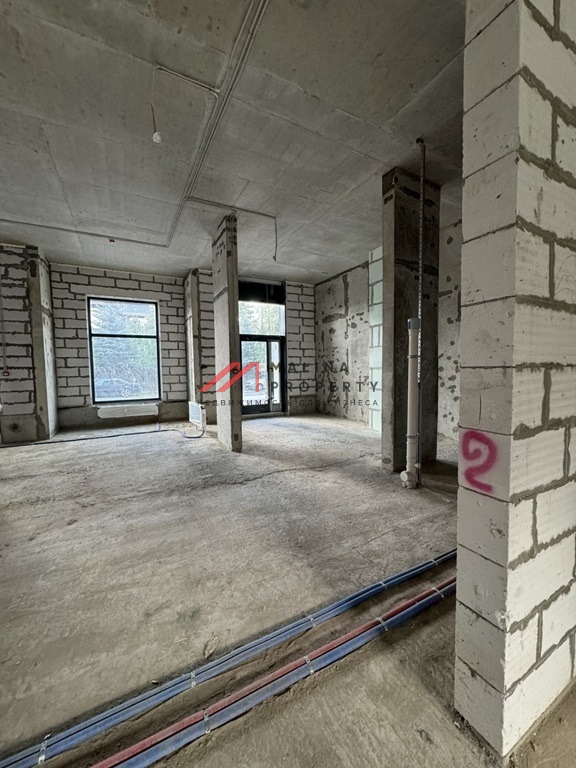 Продажа торгового помещения в жилом комплексе 8 Клёнов