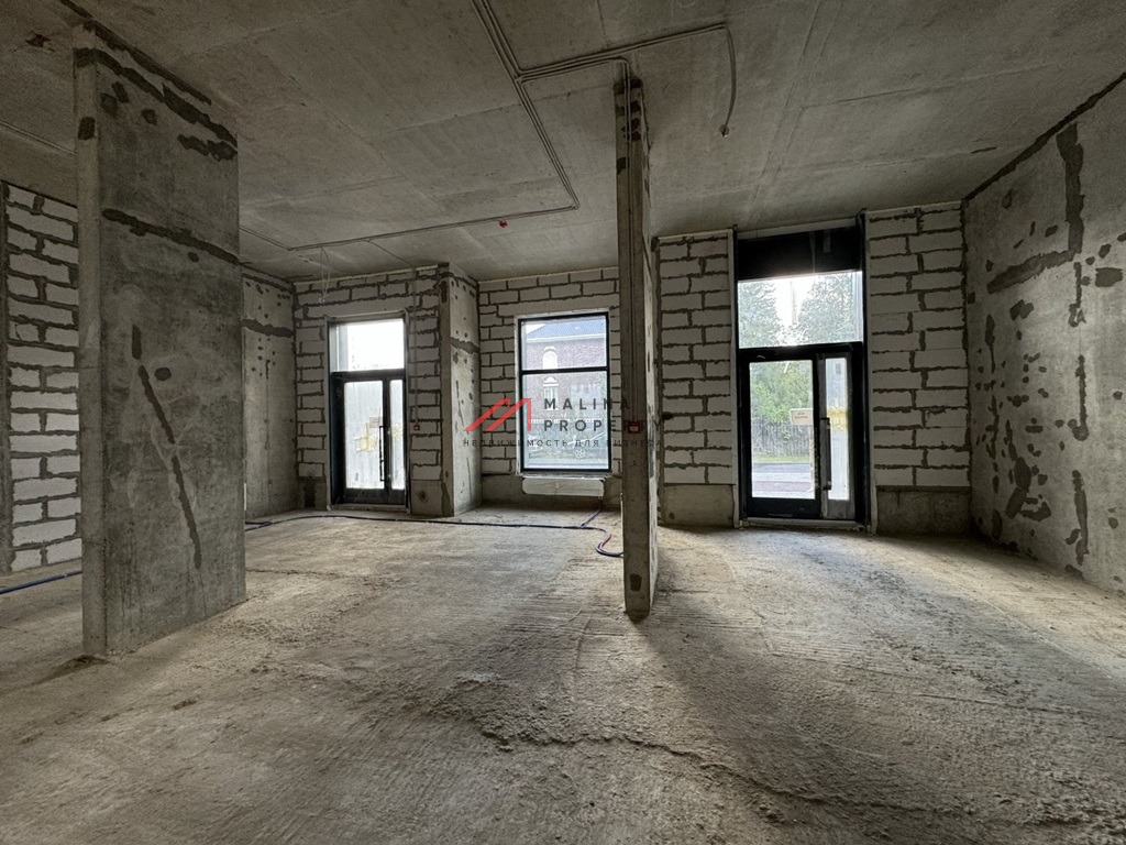 Продажа торгового помещения в жилом комплексе 8 Клёнов