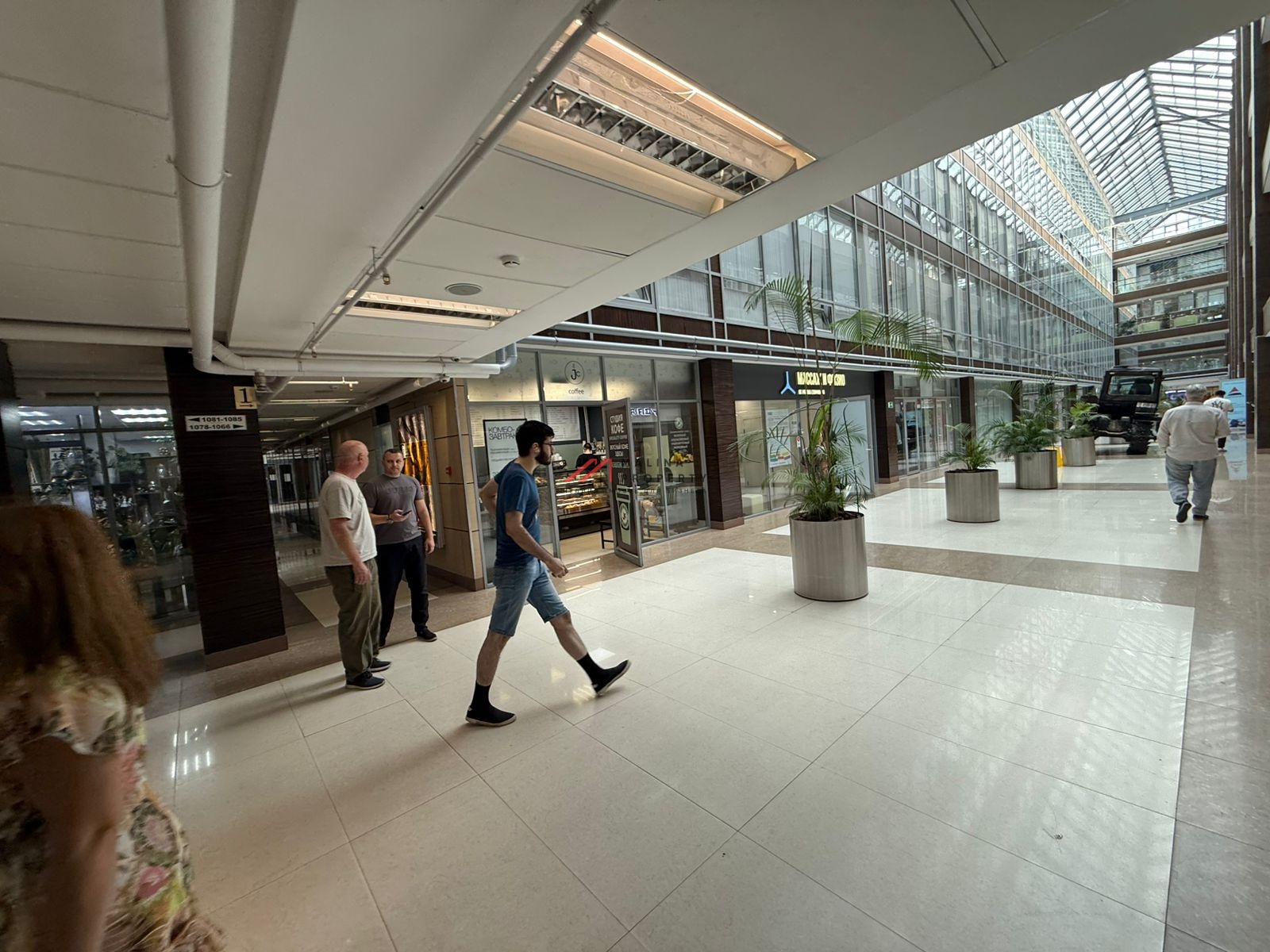 Продажа торгового помещения в БЦ "Омега Плаза"