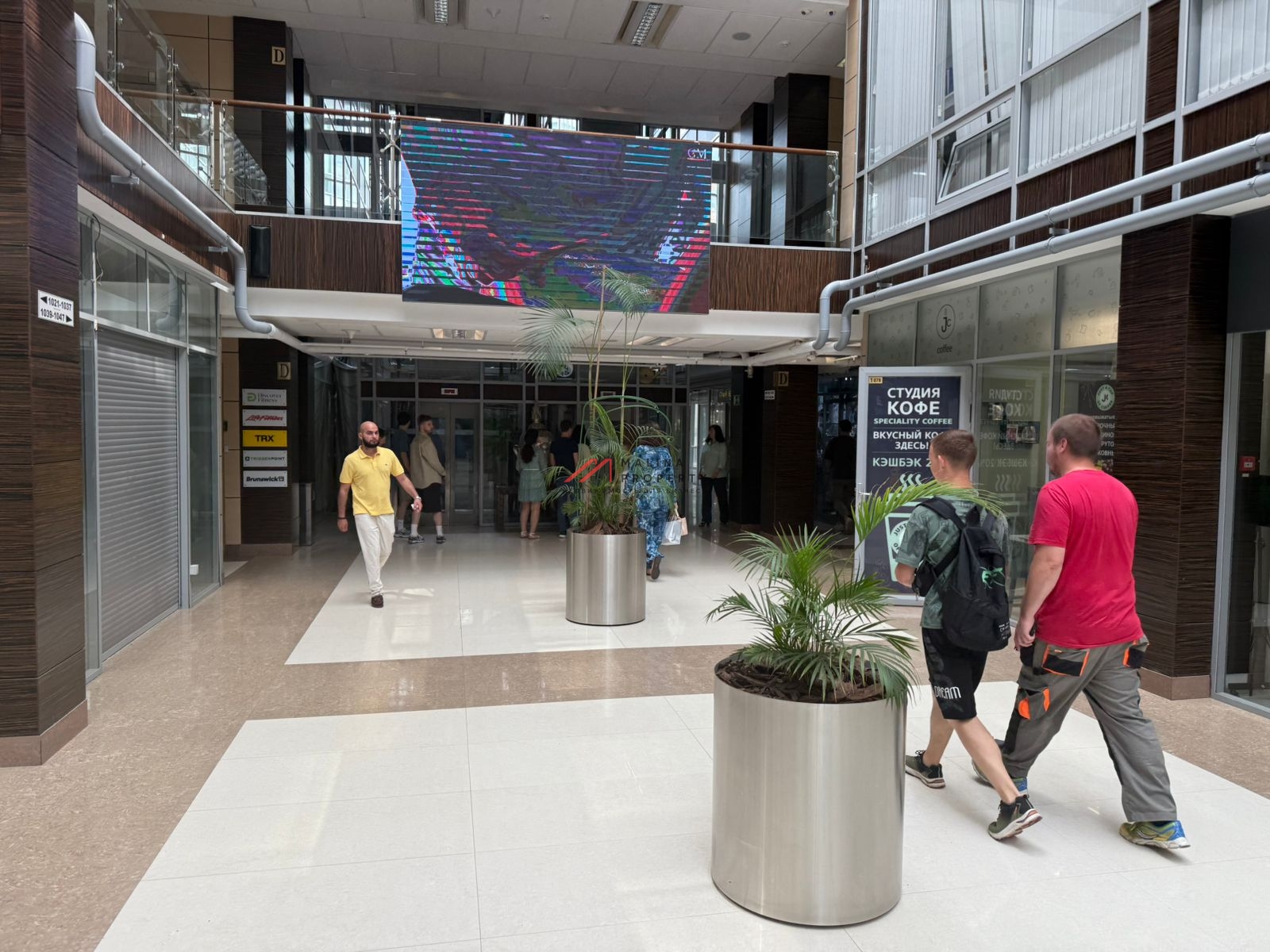 Продажа торгового помещения в БЦ "Омега Плаза"