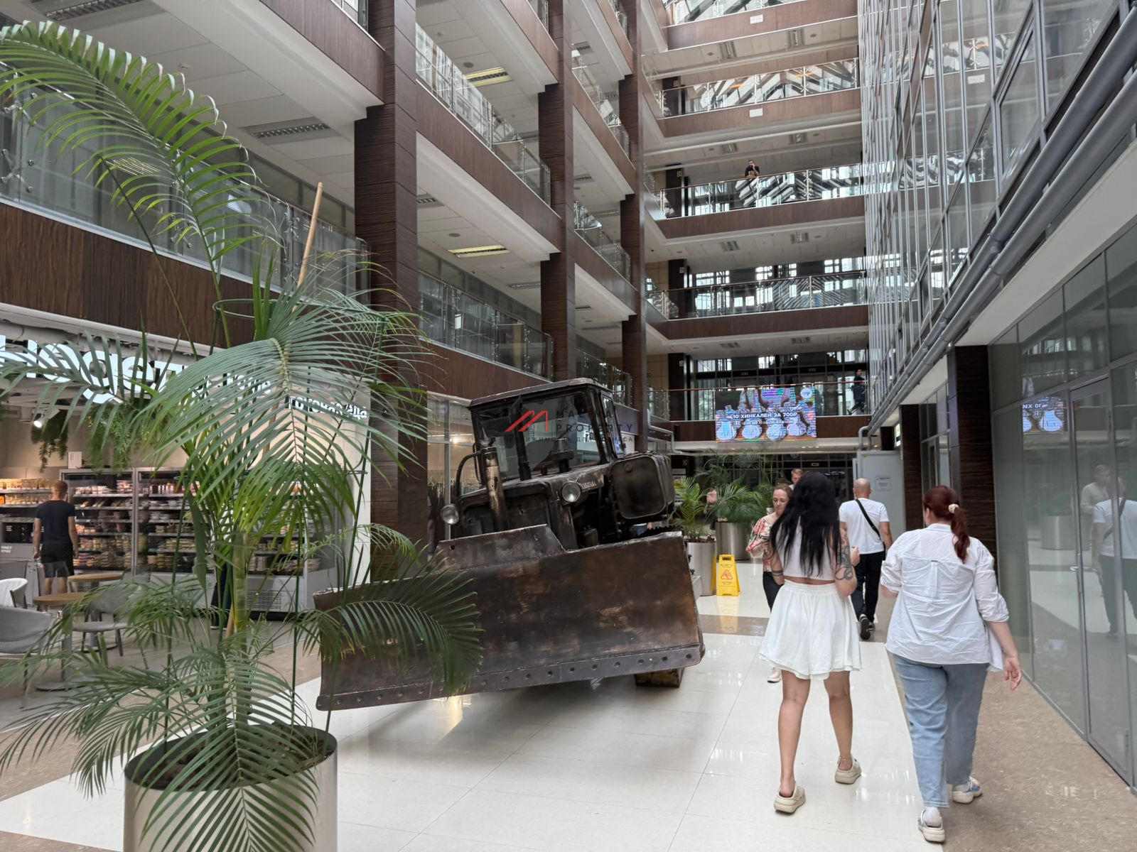 Продажа торгового помещения в БЦ "Омега Плаза"