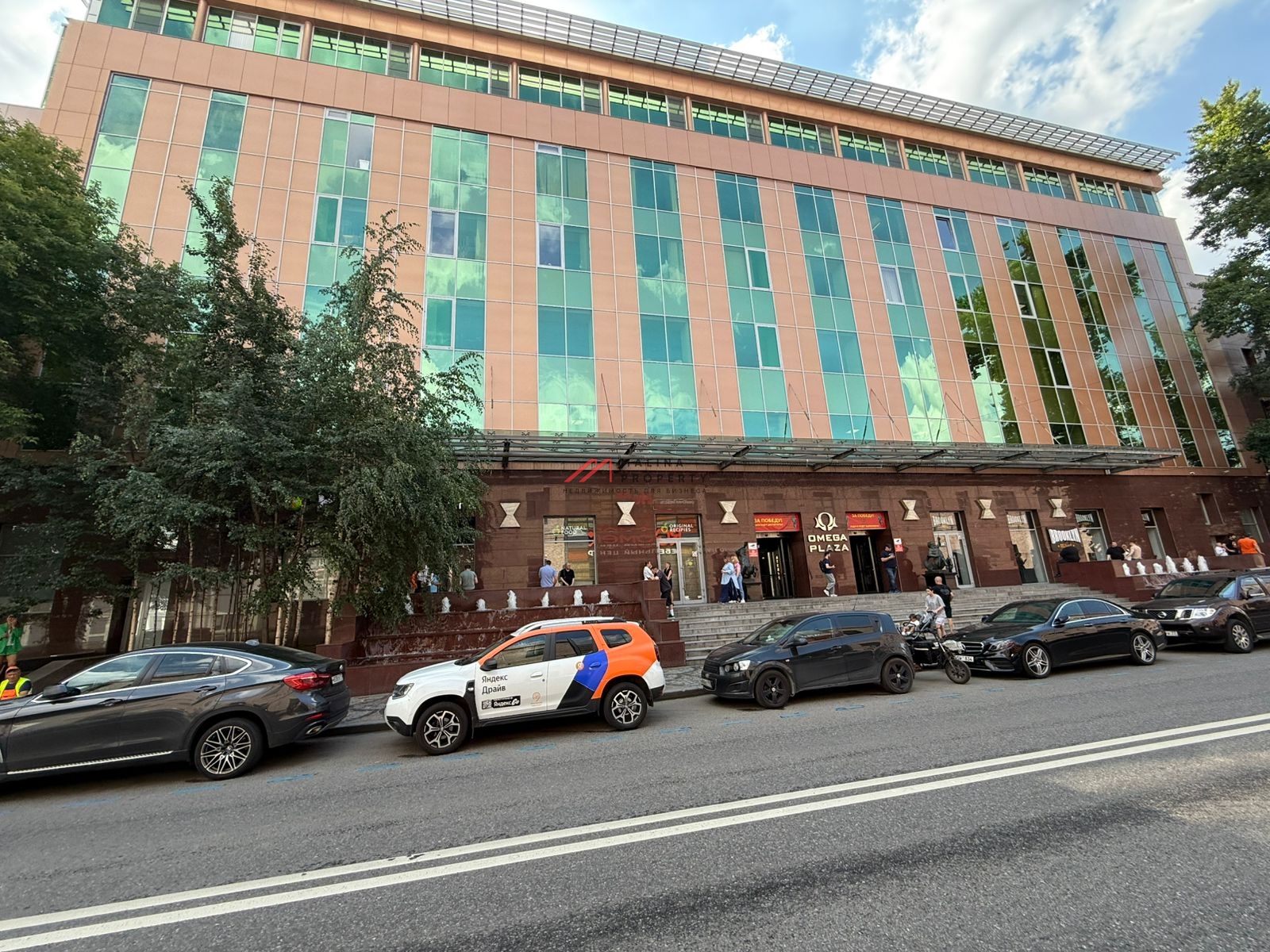 Продажа торгового помещения в БЦ "Омега Плаза"