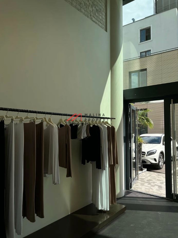 Продажа торгового помещения  на Менделеевской