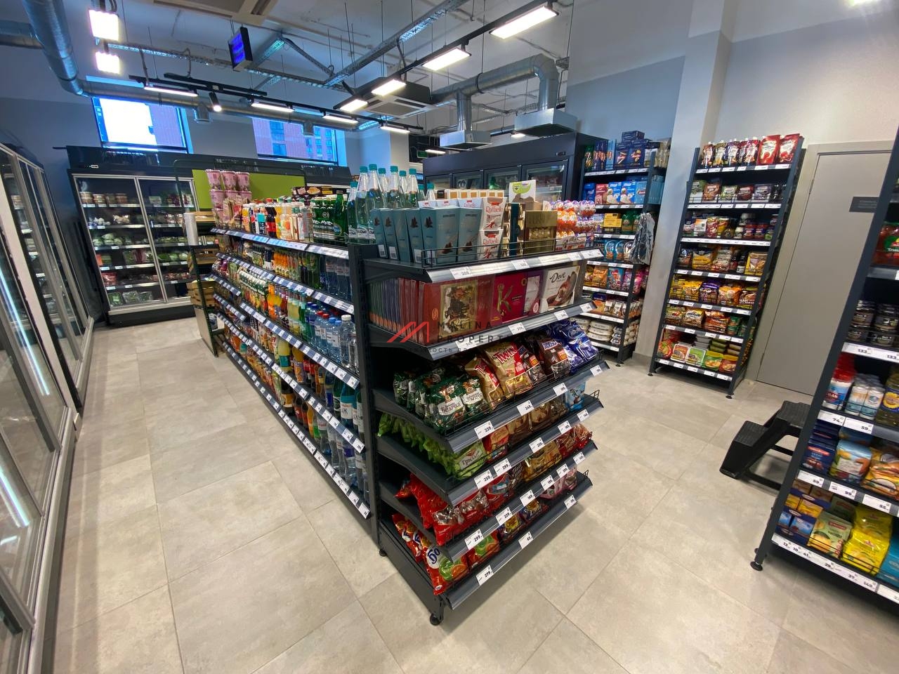 Продажа помещения с "Магнитом" на 1-й линии ЖК