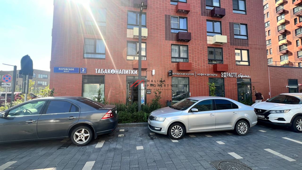 Продажа помещения на 1-й линии ЖК с арендатором