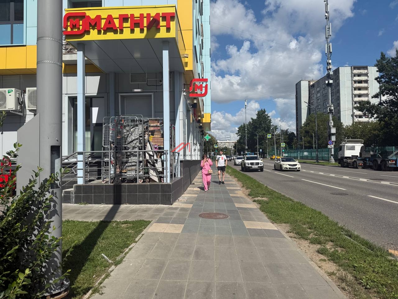 Продажа помещения c Магнитом и Горздравом