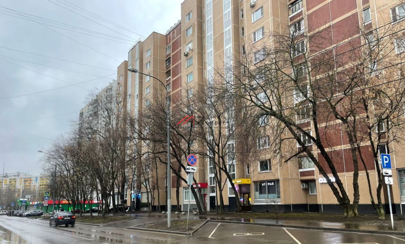 Продажа торгового помещения с арендаторами в Отрадном