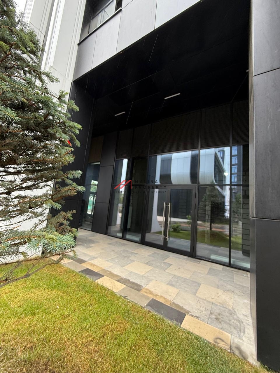 Аренда торгового помещения в жилом комплексе "Остров"